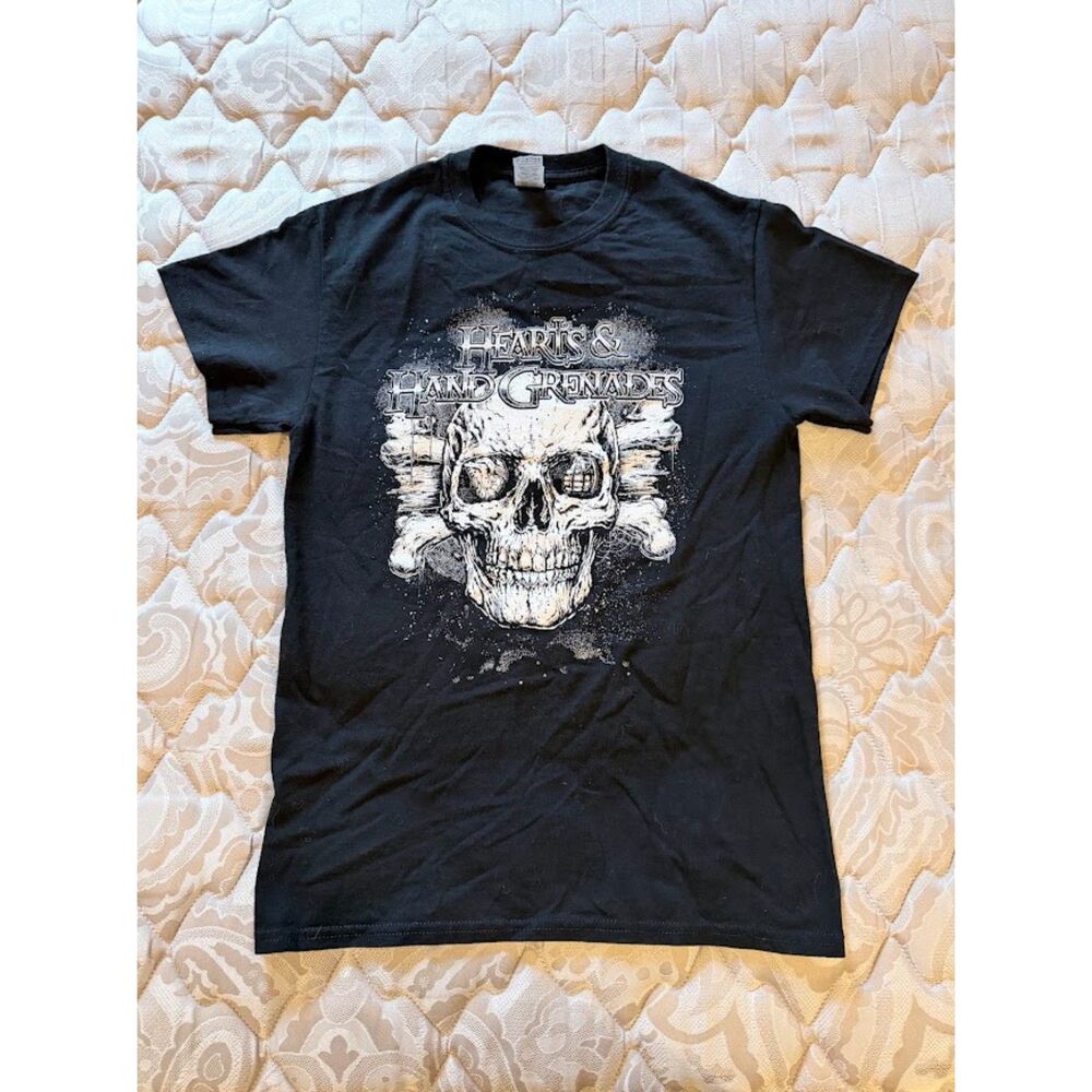 Hearts & Hand Grenades Skull Graphic T-Shirt Size S – Black Men’s